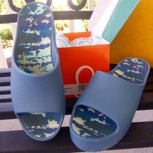 New Bare Traps Denim Parvati womens 5 and will fit a 6 as well!  New in Box